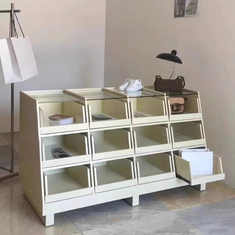 Furniture And Hardware Store - Meuble de présentation en verre pour